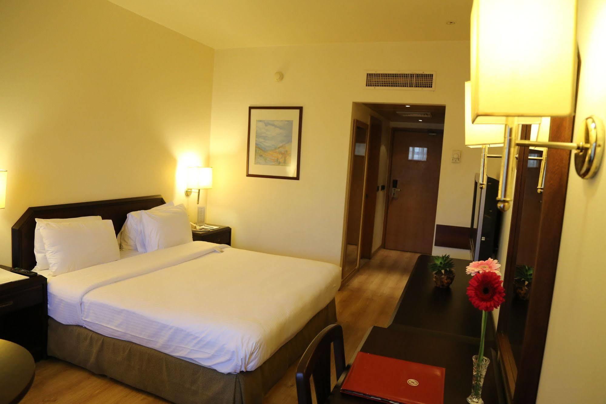 Le Commodore Hotel 5*